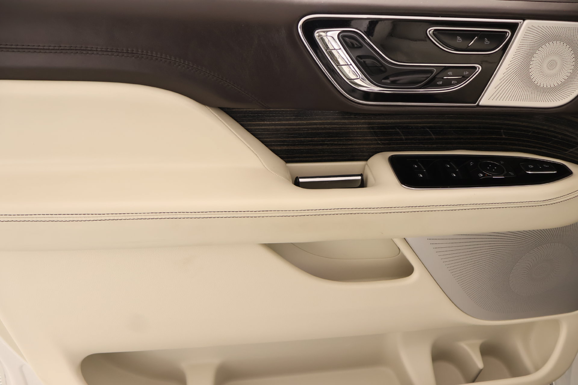 Used 2024 Lincoln Navigator Black Label AWD/4WD image 17