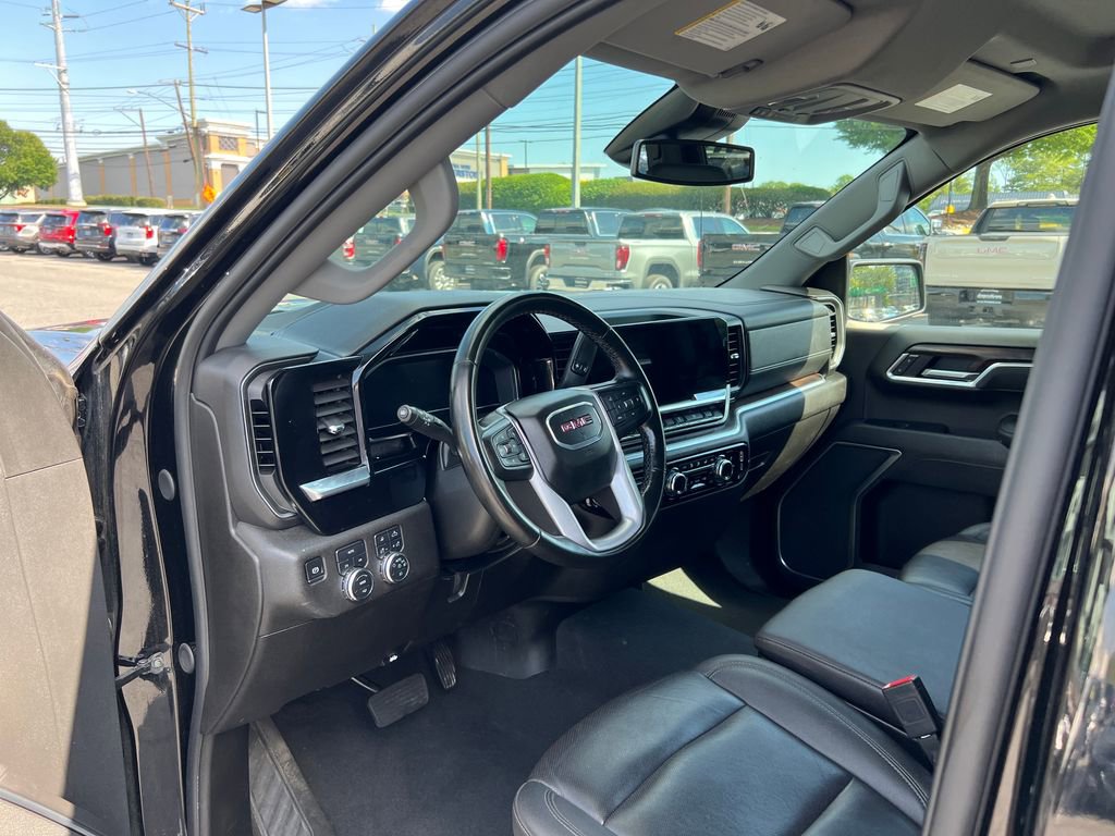 Used 2025 GMC Sierra 1500 SLT AWD/4WD image 10
