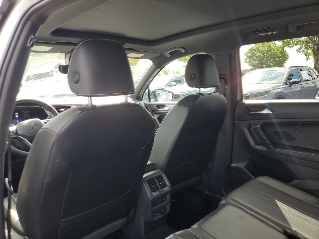 Used 2022 Volkswagen Tiguan SE R-Line AWD/4WD image 11