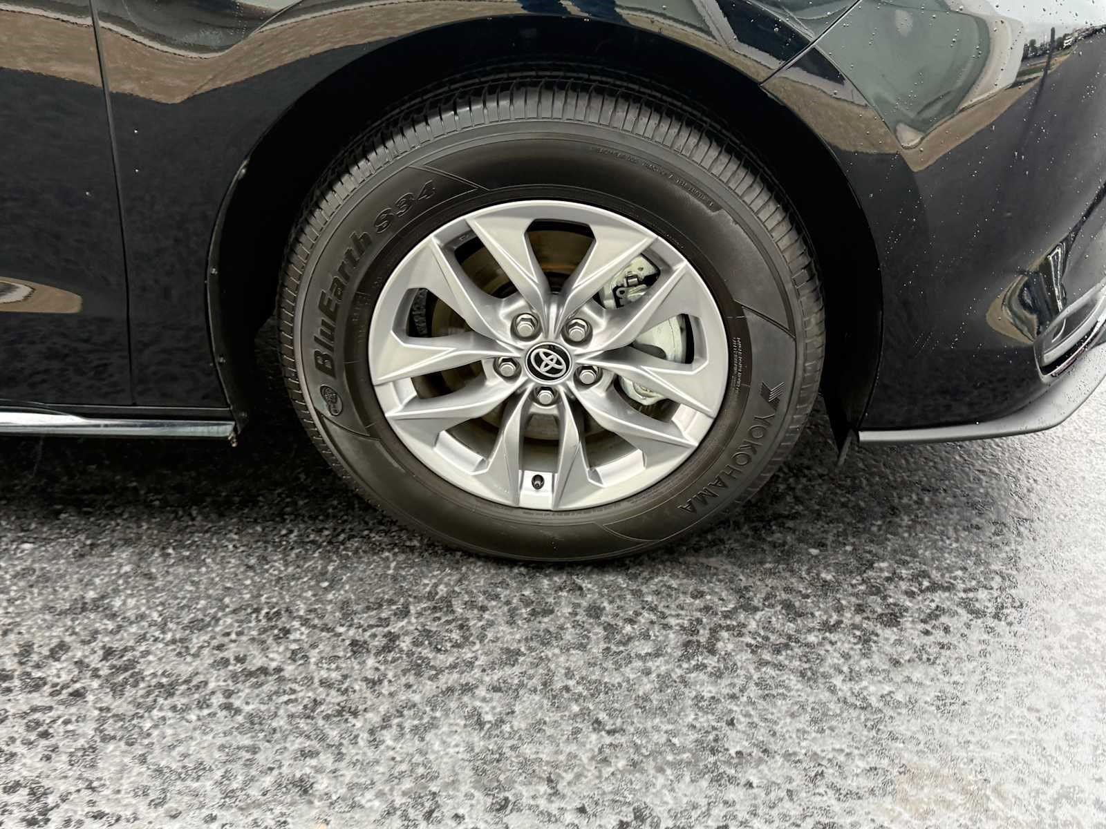 Certified 2026 Toyota Sienna LE AWD/4WD image 4