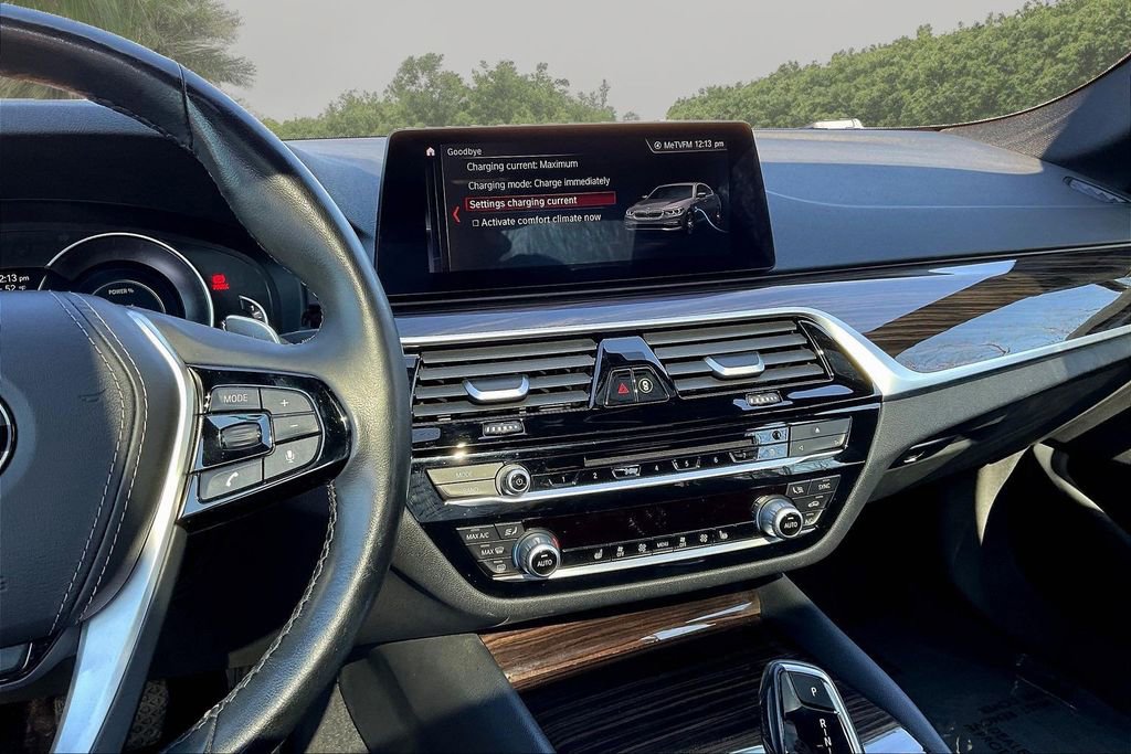 Used 2019 BMW 530e xDrive w/ Convenience Package image 9