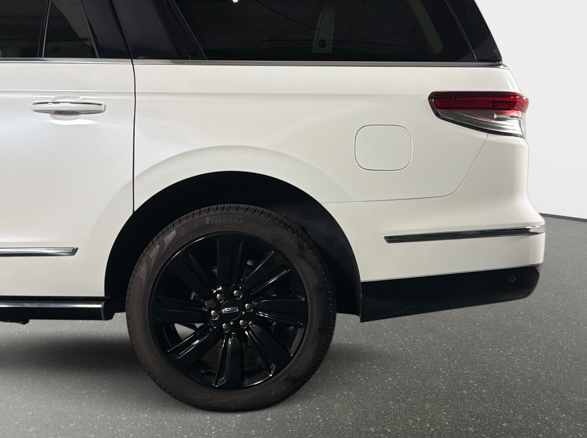 Used 2024 Lincoln Navigator L Black Label AWD/4WD image 14