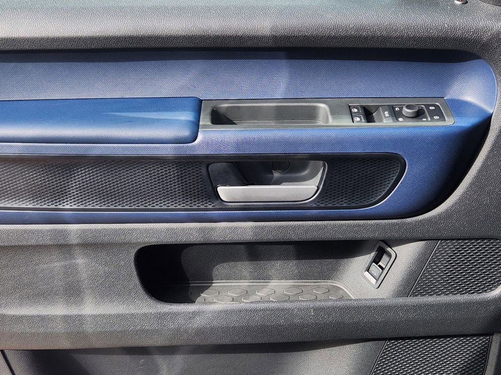 New 2025 Volkswagen ID. Buzz Pro S image 18