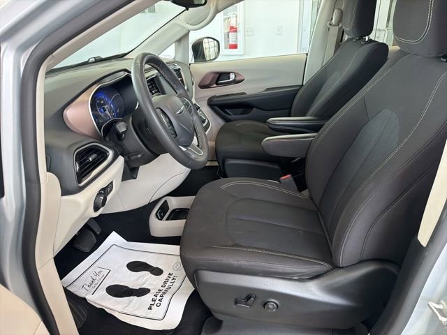 Used 2023 Chrysler Voyager LX FWD image 18