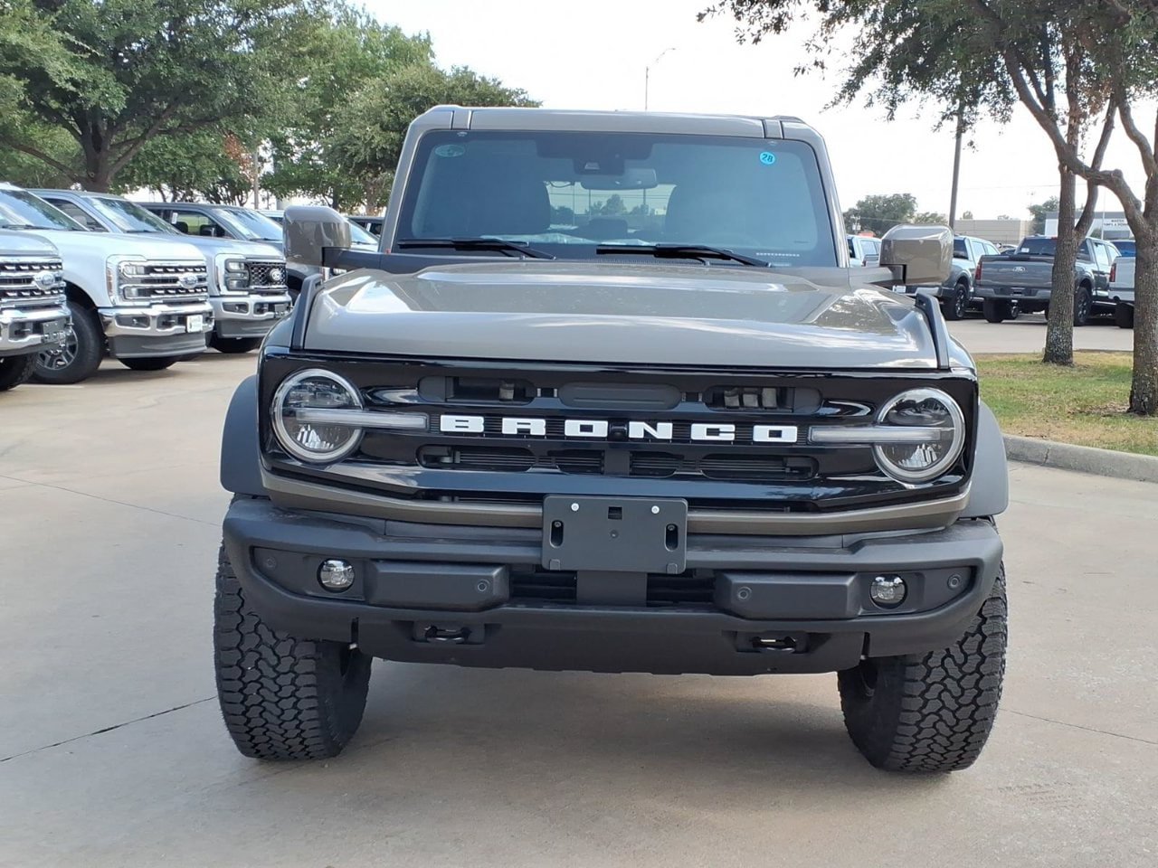 New 2026 Ford Bronco Outer Banks w/ Sasquatch Package AWD/4WD image 2