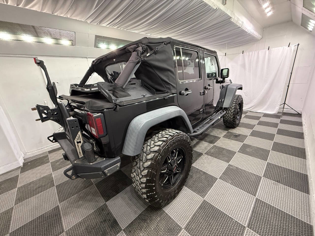 Used 2016 Jeep Wrangler Unlimited Rubicon w/ Max Tow Package image 11