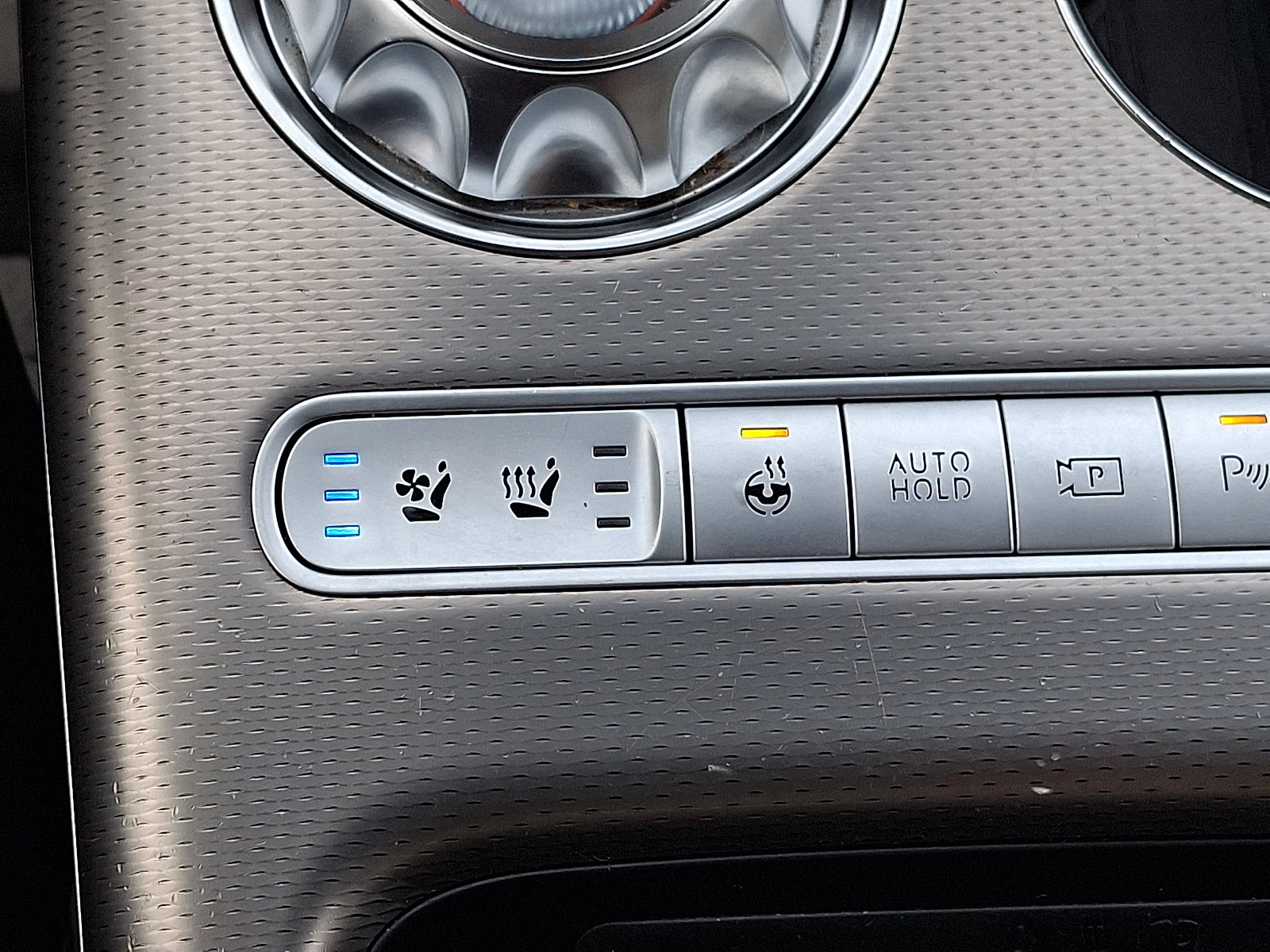 Certified 2023 Genesis GV60 Advanced AWD/4WD image 24