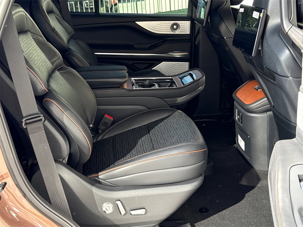 New 2025 Lincoln Navigator Black Label image 12