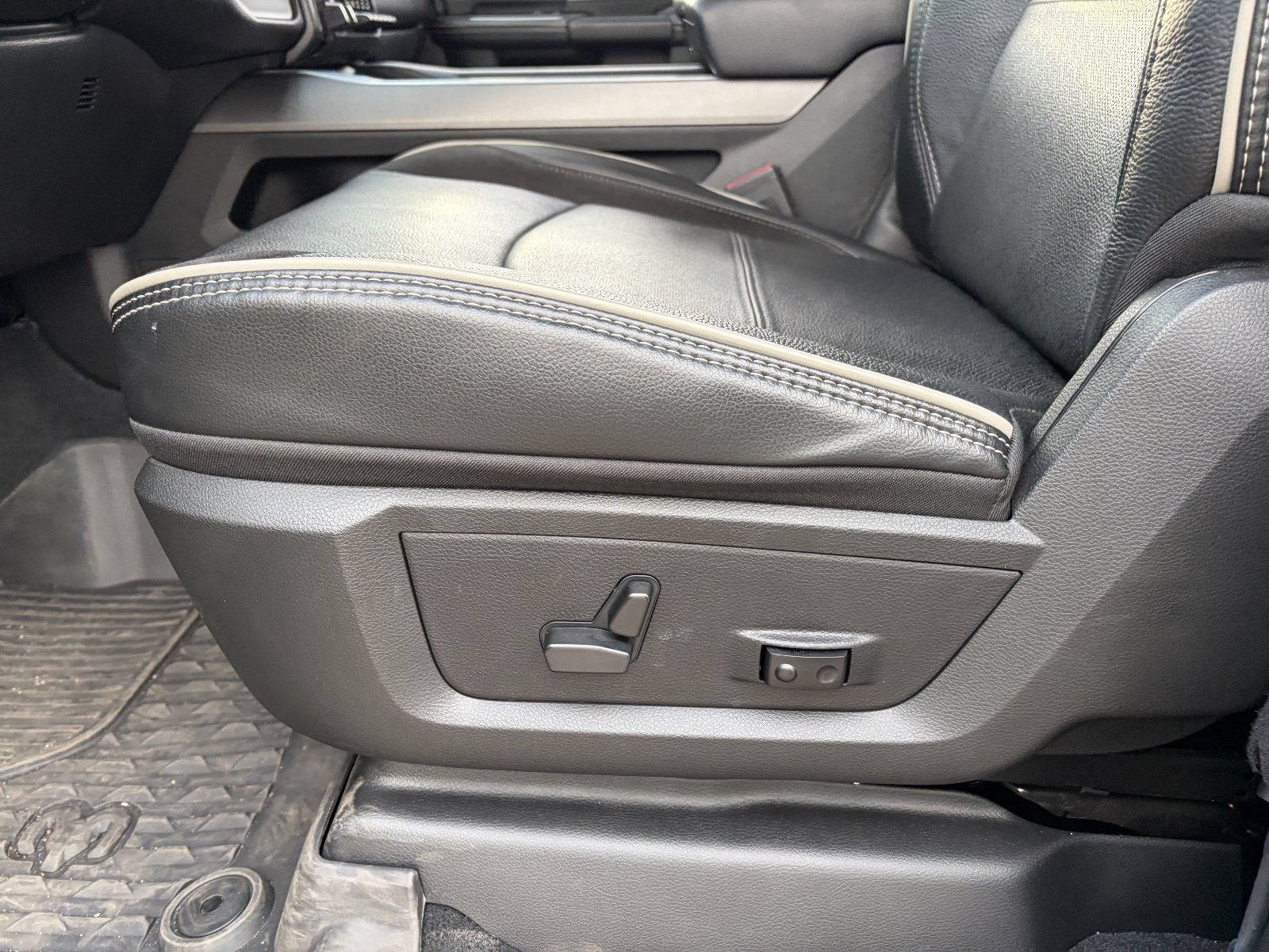 Used 2023 RAM 2500 Laramie AWD/4WD image 21