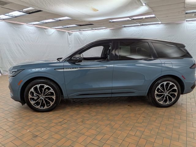 Used 2025 Lincoln Nautilus Reserve image 5