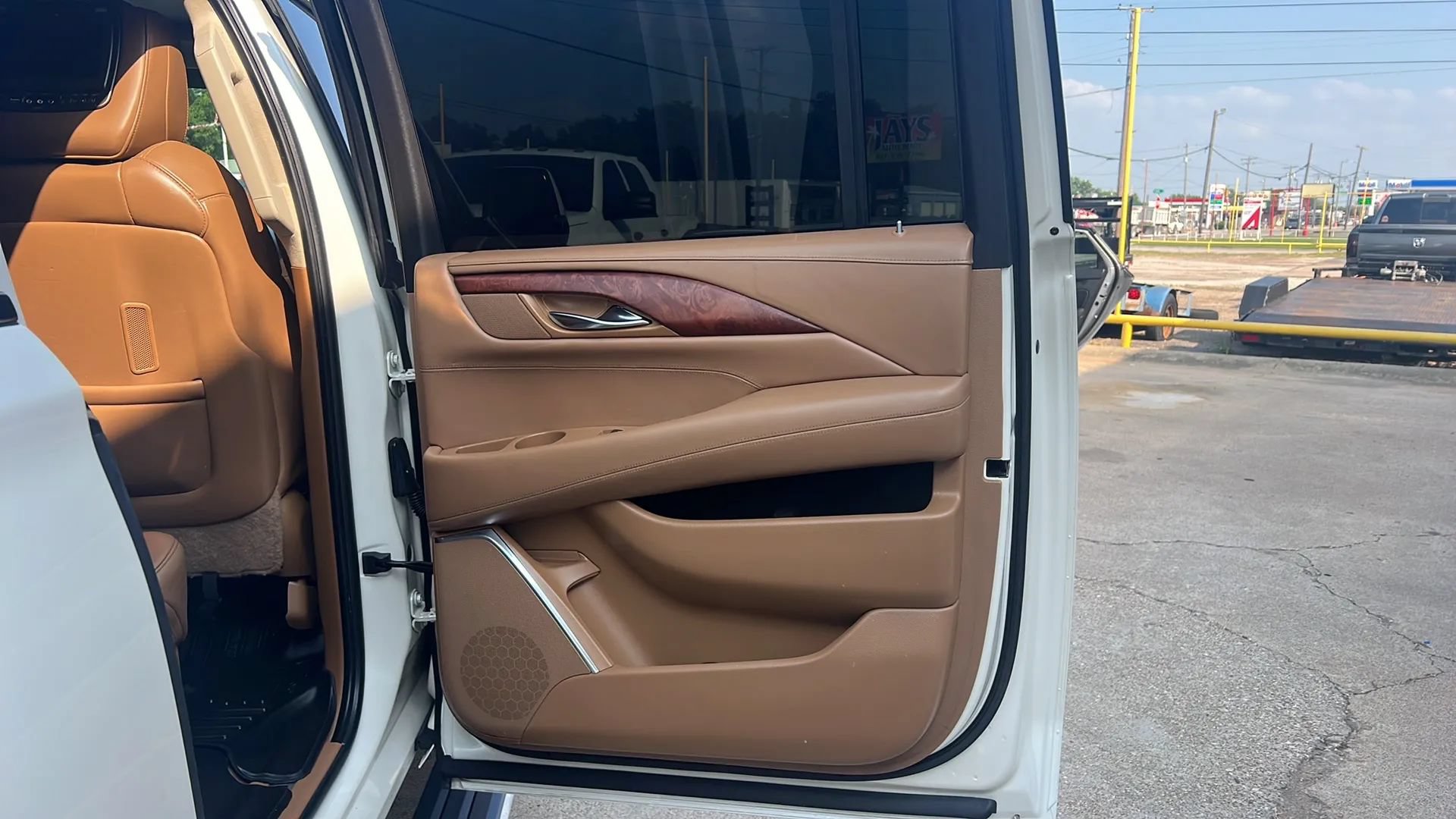 Used 2015 Cadillac Escalade ESV Platinum AWD/4WD image 12