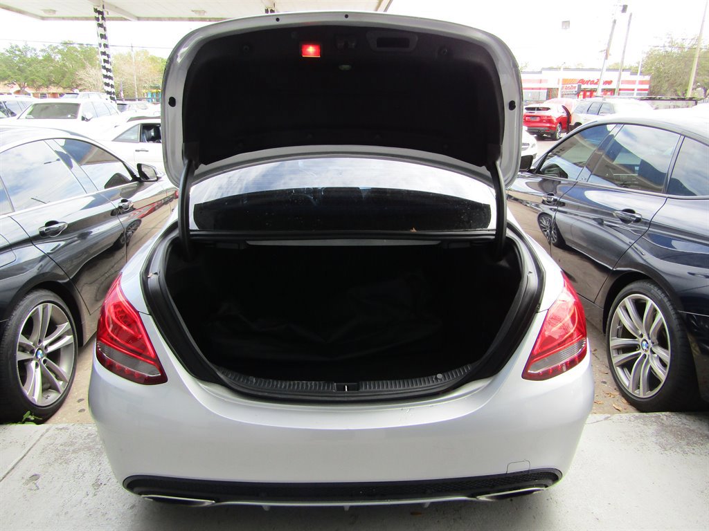 Used 2017 Mercedes-Benz C 300 Sedan image 7