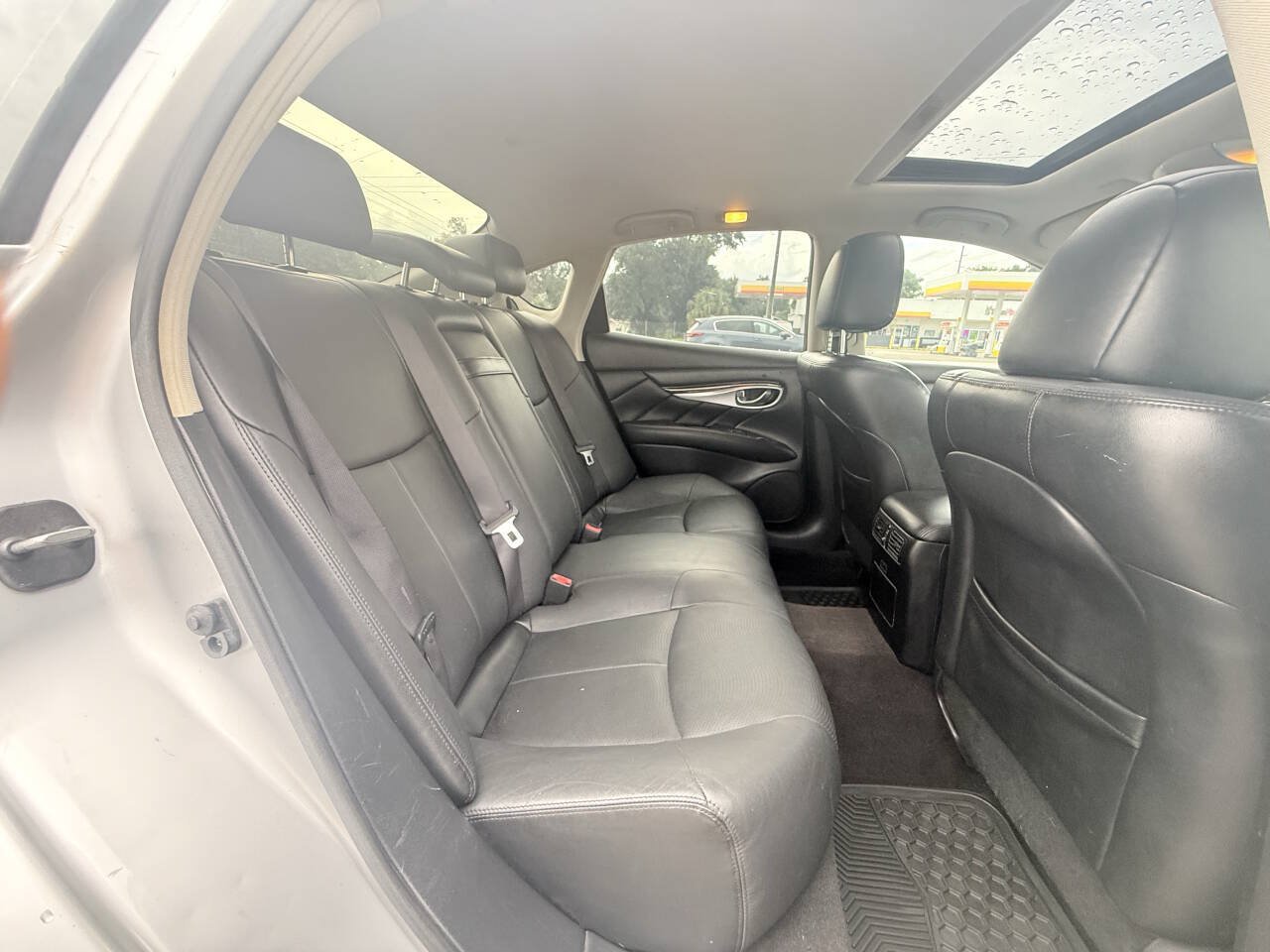 Used 2018 INFINITI Q70 Luxe AWD/4WD image 15