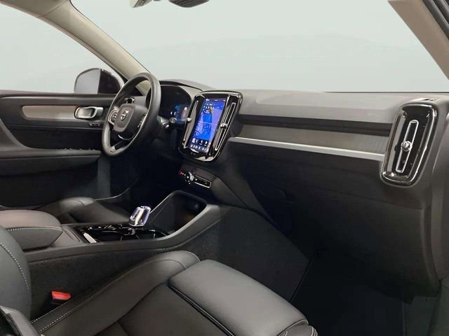Used 2025 Volvo XC40 B5 Plus image 78
