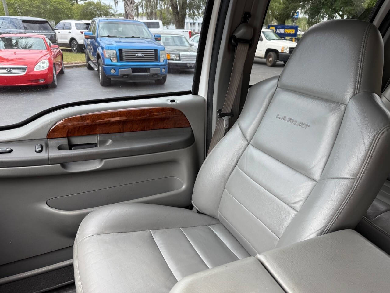 Used 2003 Ford F250 Lariat image 9