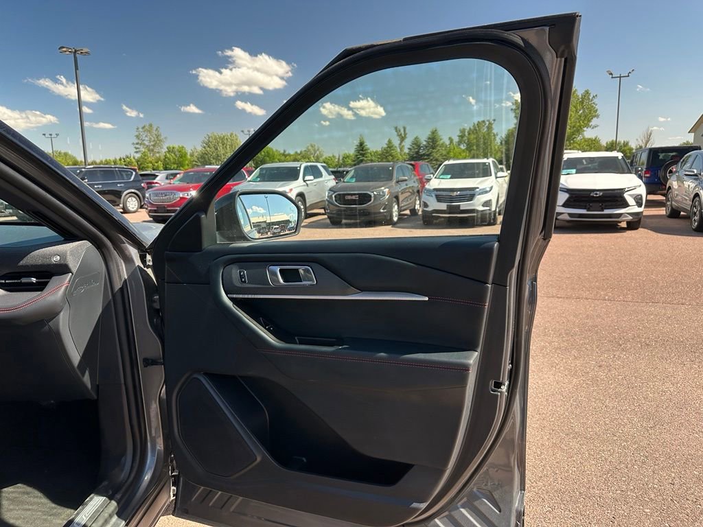 Used 2025 Ford Explorer ST-Line AWD/4WD image 30