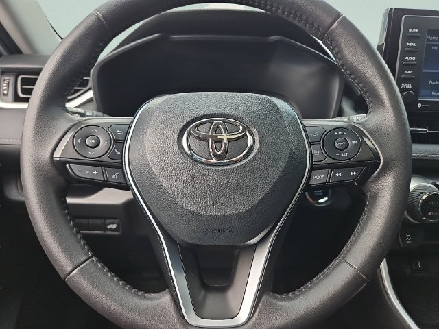 Used 2022 Toyota RAV4 XLE Premium FWD image 18
