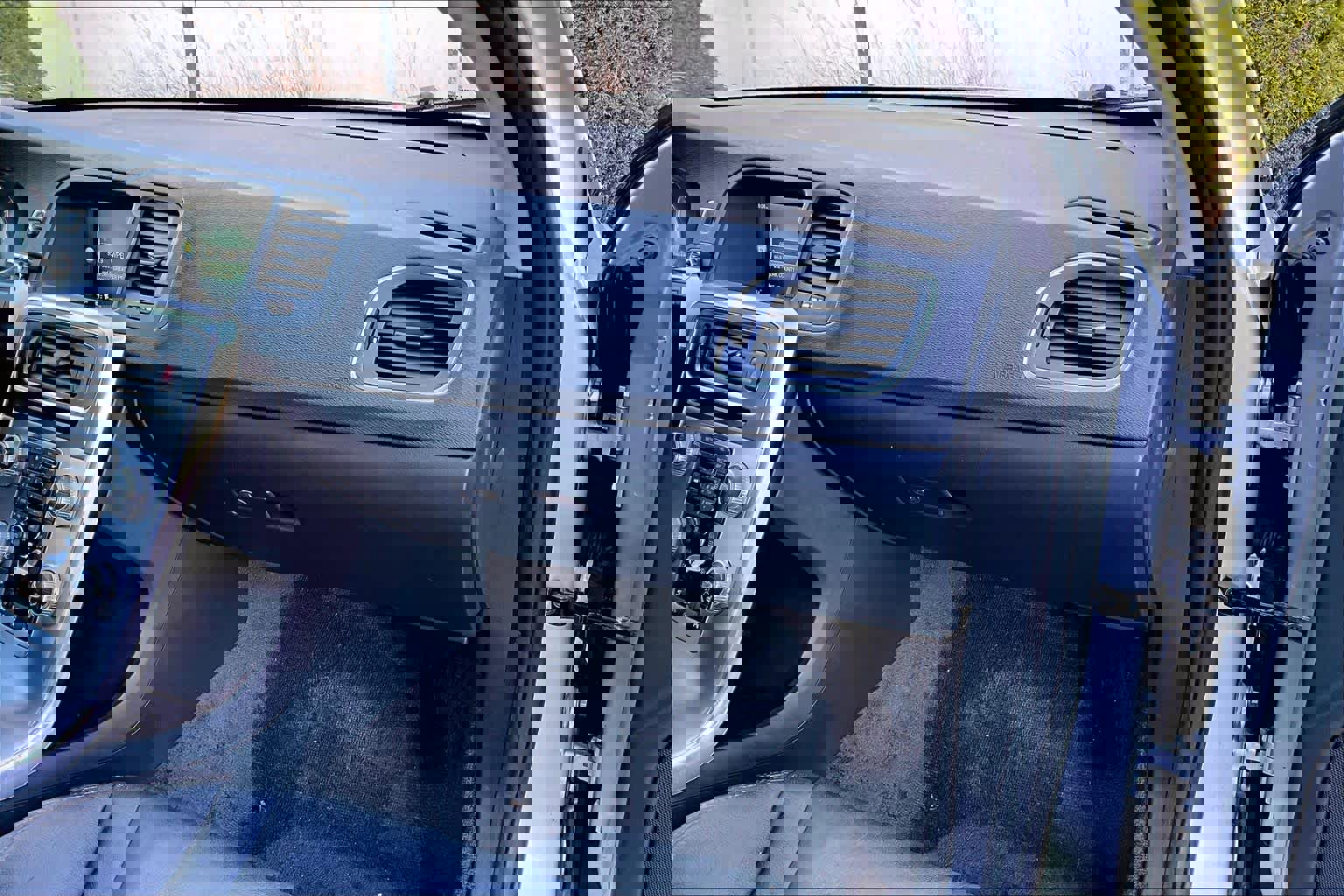 Used 2017 Volvo V60 T5 Cross Country w/ Convenience Package image 18