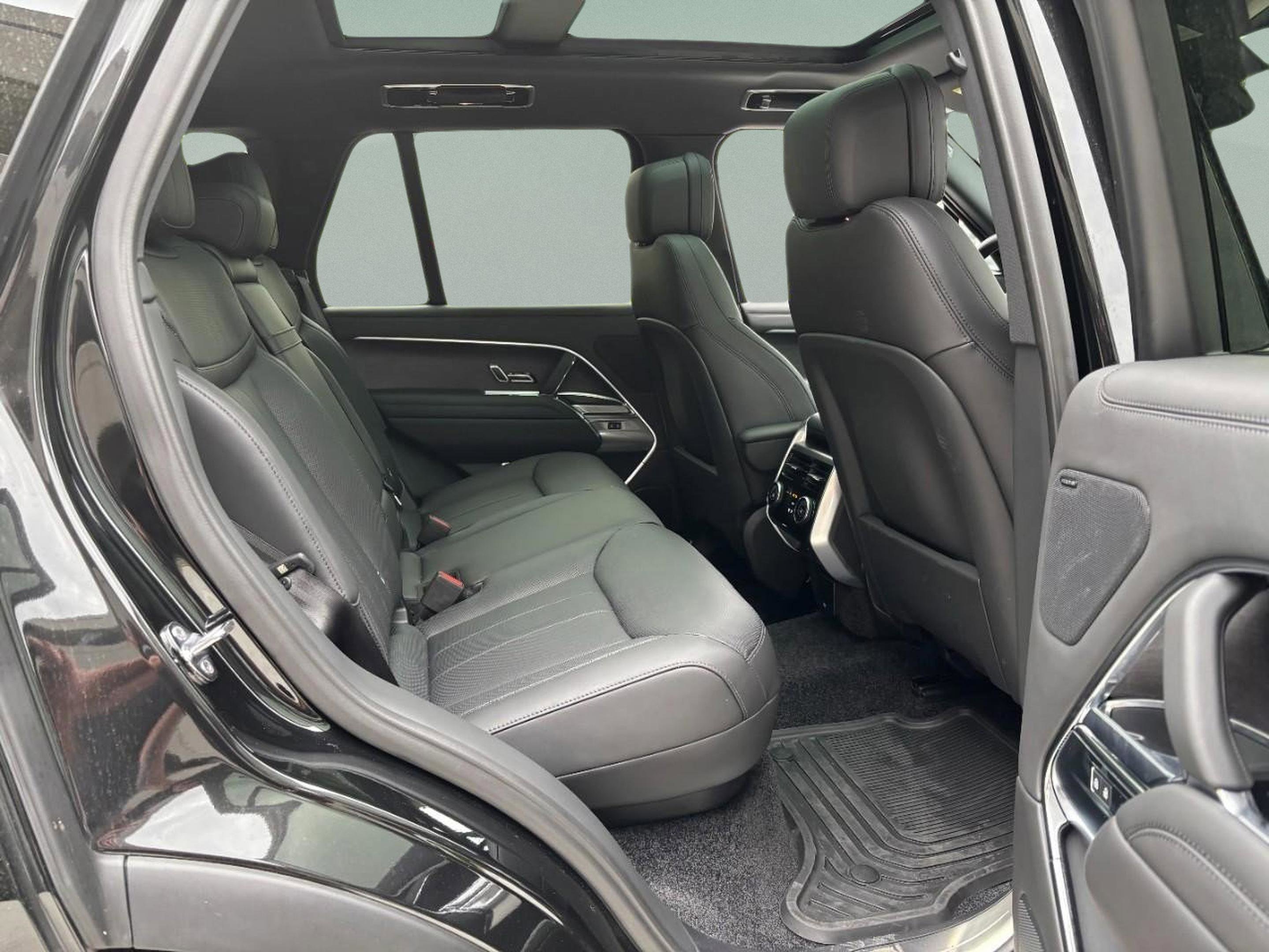 New 2025 Land Rover Range Rover SE image 13