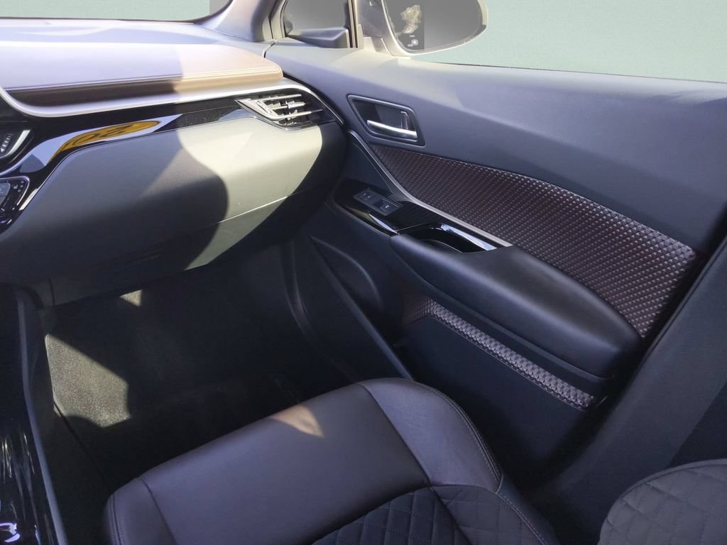 Used 2019 Toyota C-HR Limited FWD image 17