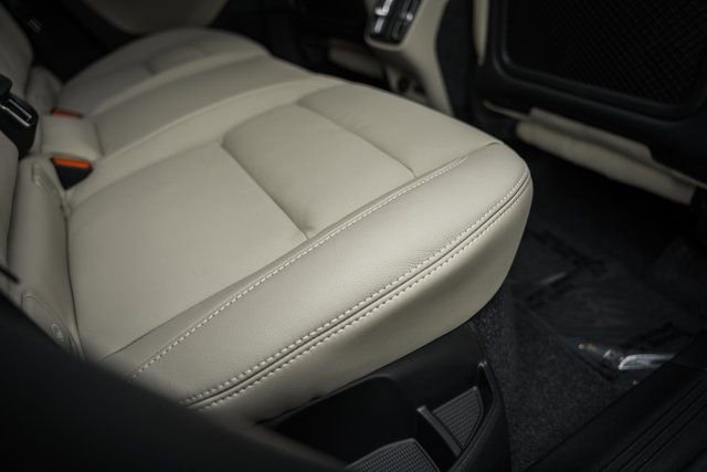 New 2026 Volvo XC40 B5 Ultra w/ Protection Package Premier image 32