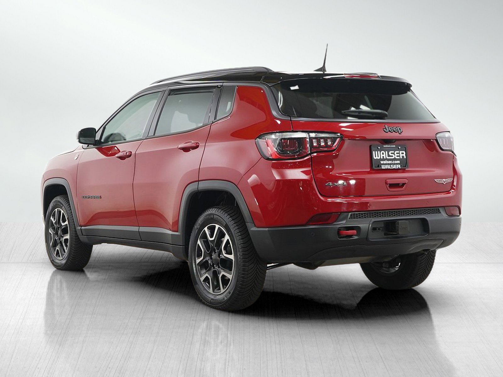 Used 2019 Jeep Compass Trailhawk w/ Cold Weather Group AWD/4WD image 3