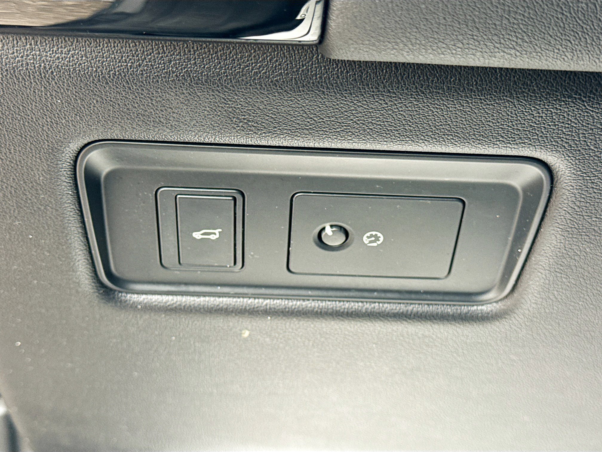 Used 2020 Land Rover Range Rover Sport HSE image 35