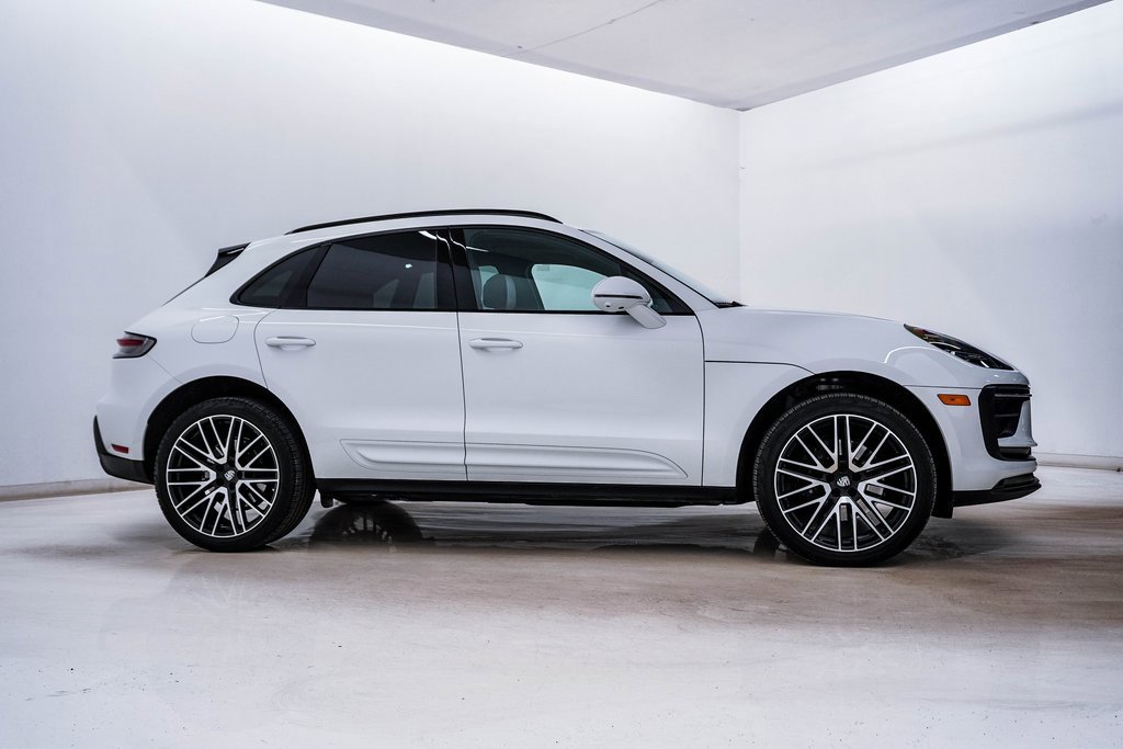 Certified 2025 Porsche Macan image 9