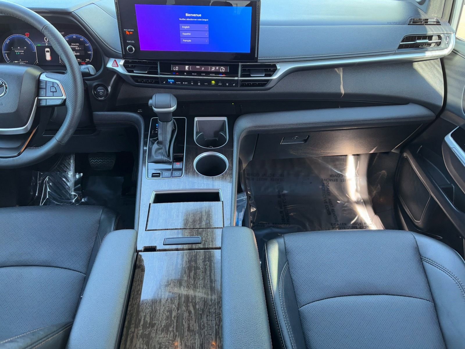 Used 2025 Toyota Sienna Limited image 16