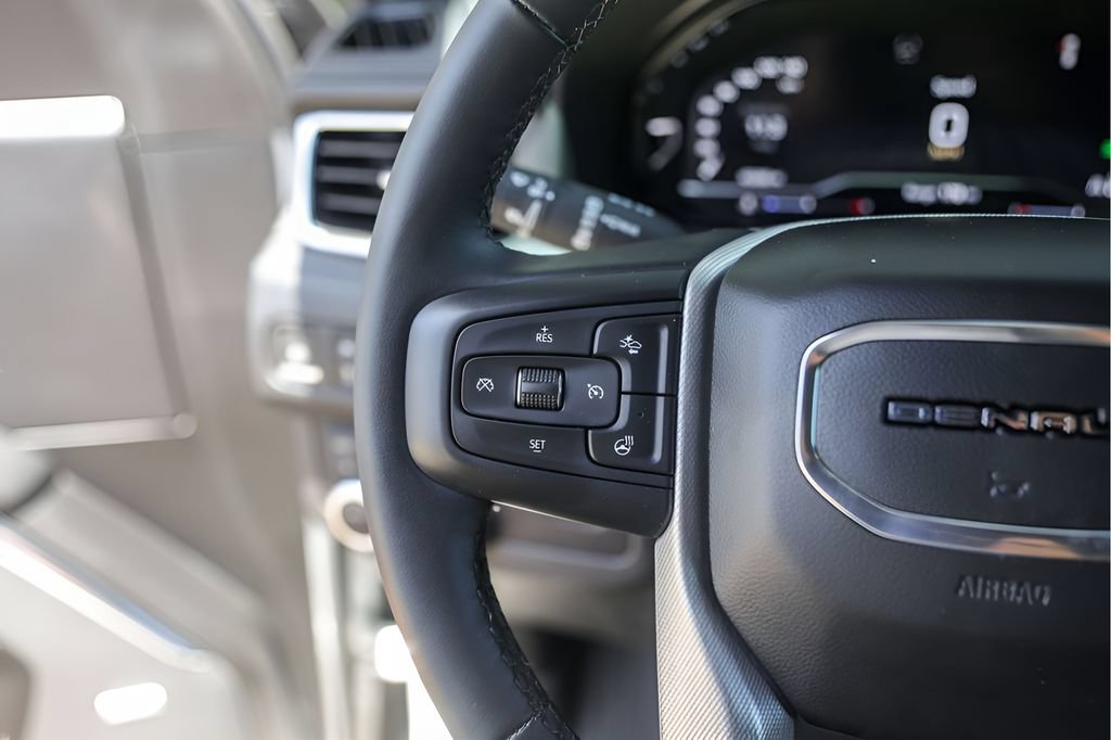 Used 2023 GMC Yukon Denali AWD/4WD image 17