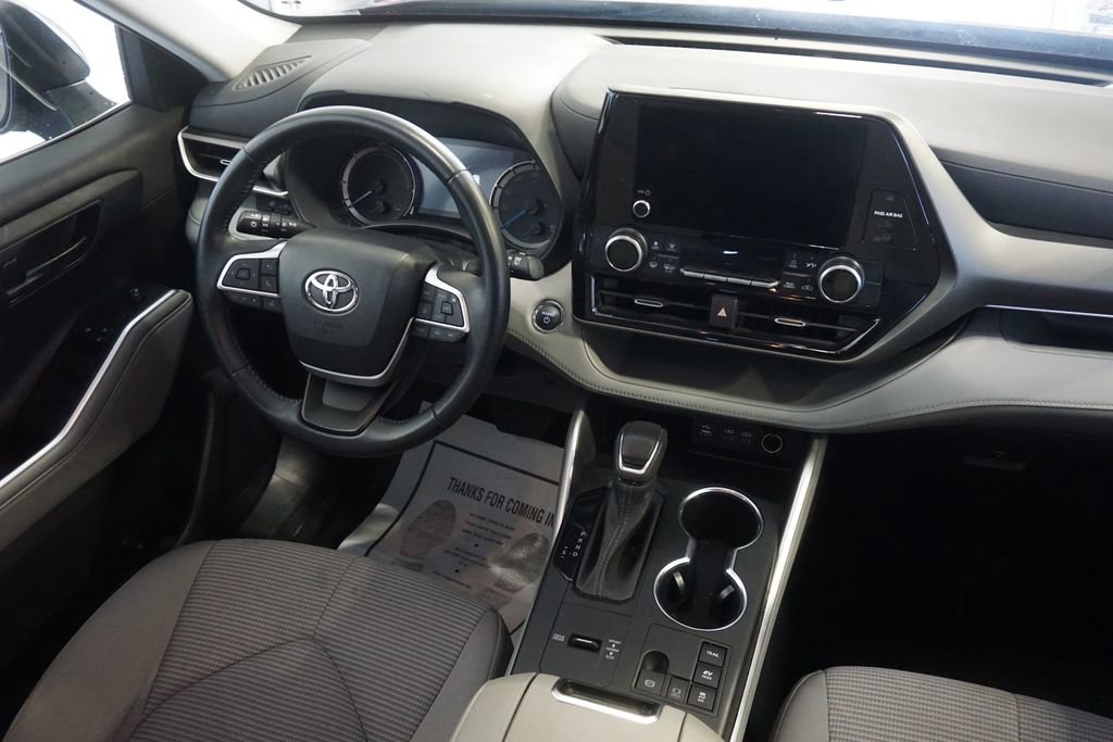 Used 2023 Toyota Highlander LE image 25