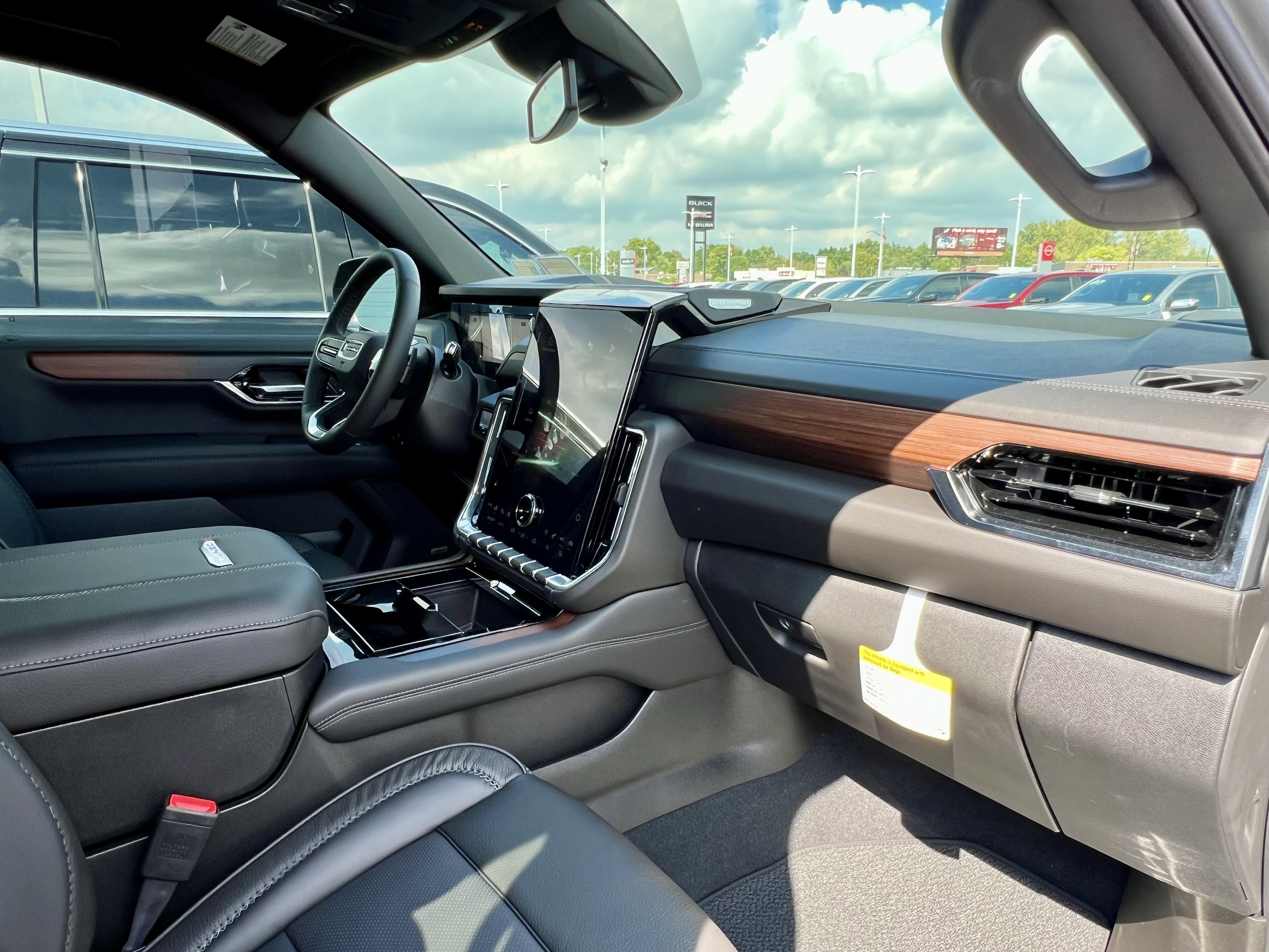 New 2025 GMC Yukon XL Denali image 36