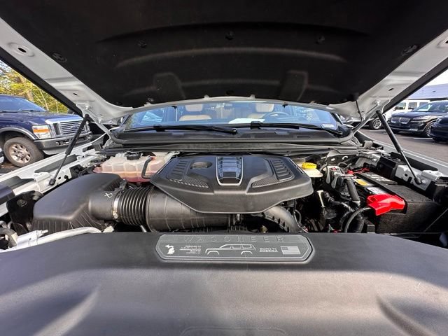 Used 2025 Jeep Grand Wagoneer Series III w/ Rear Seat Video Group 1 AWD/4WD image 17