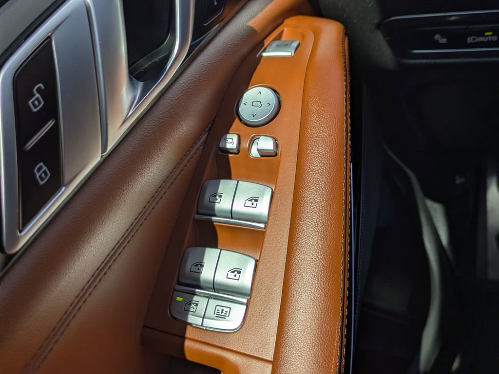 Used 2024 BMW X7 xDrive40i w/ M Sport Package image 26