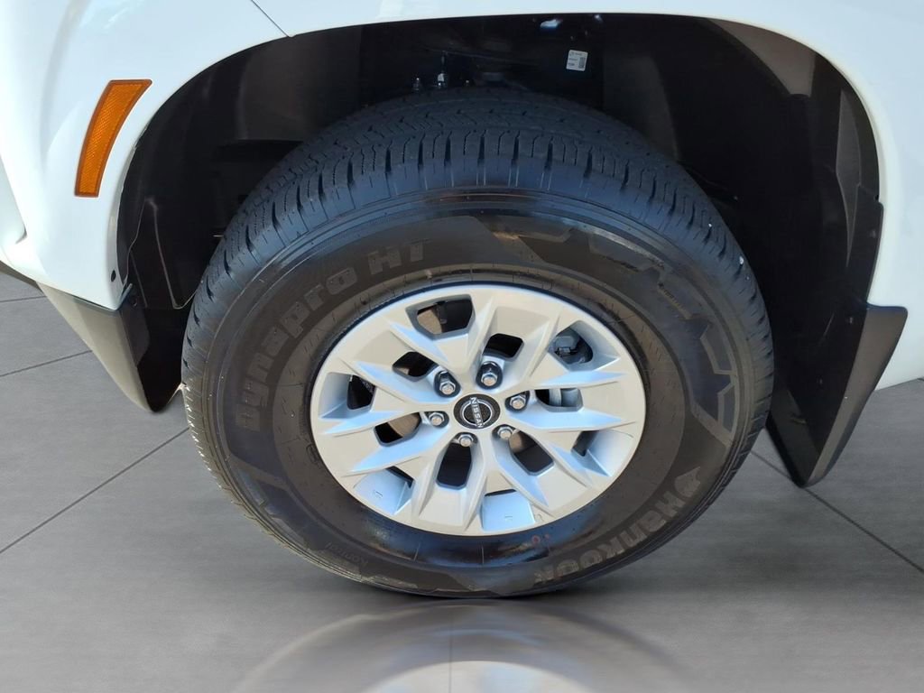 Used 2024 Nissan Frontier SV w/ Technology Package image 9