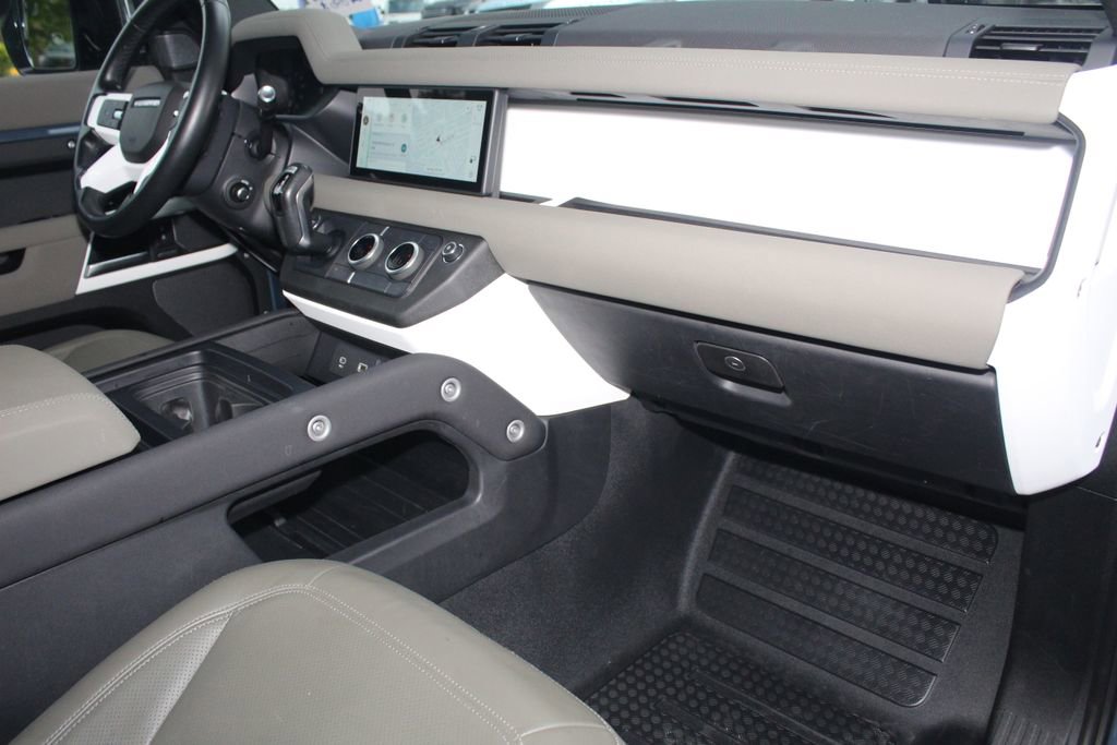 Used 2022 Land Rover Defender 110 SE AWD/4WD image 25