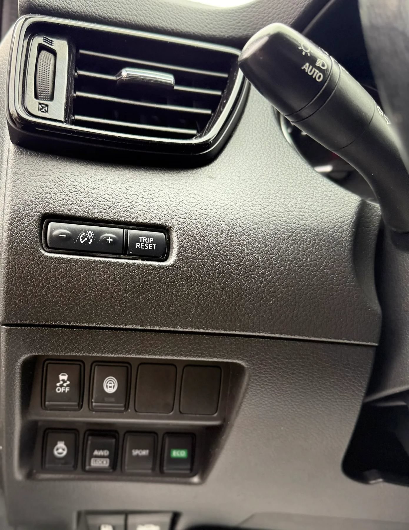 Used 2021 Nissan Rogue Sport SV AWD/4WD image 22