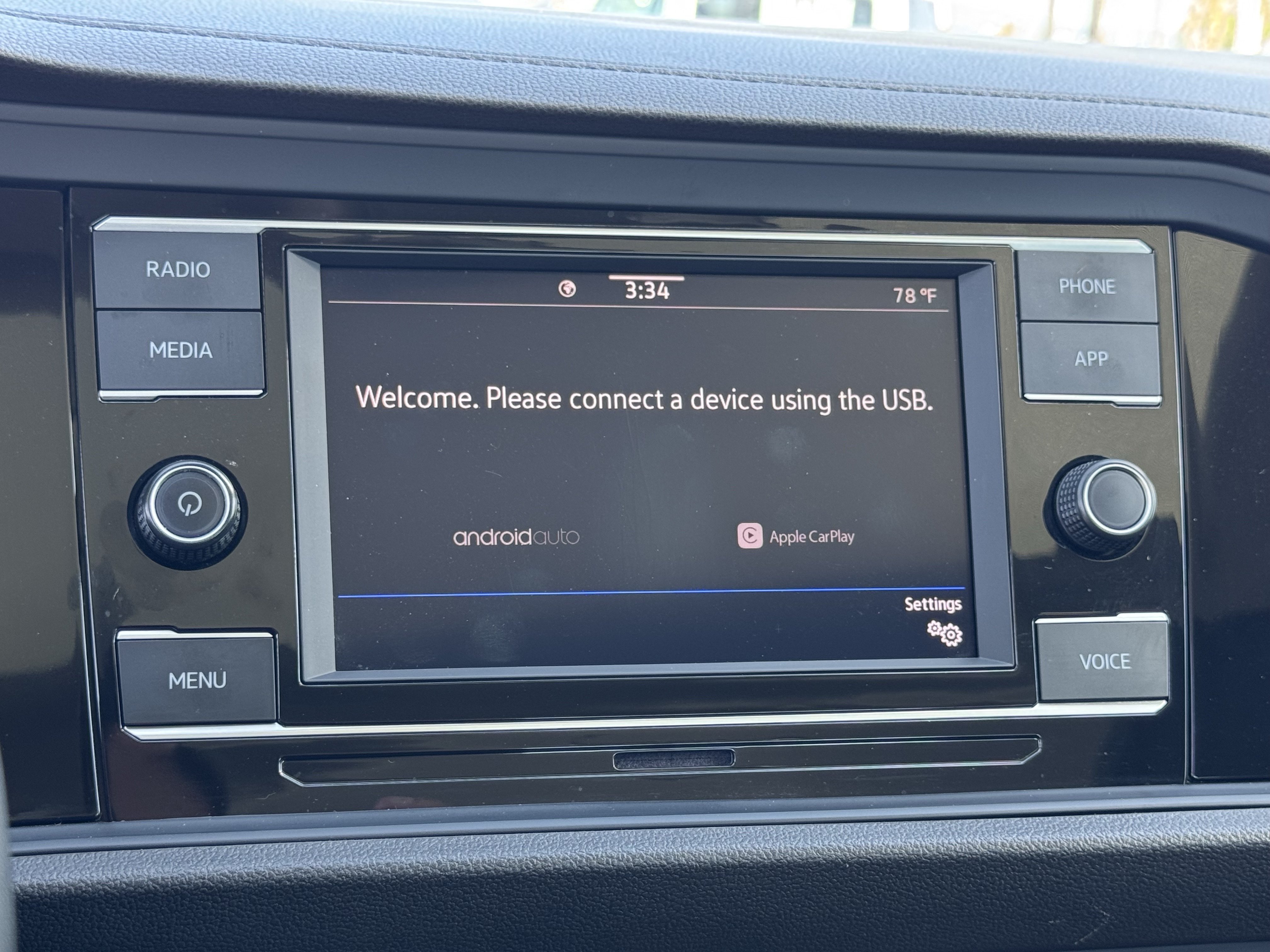 Certified 2024 Volkswagen Jetta SE FWD image 22