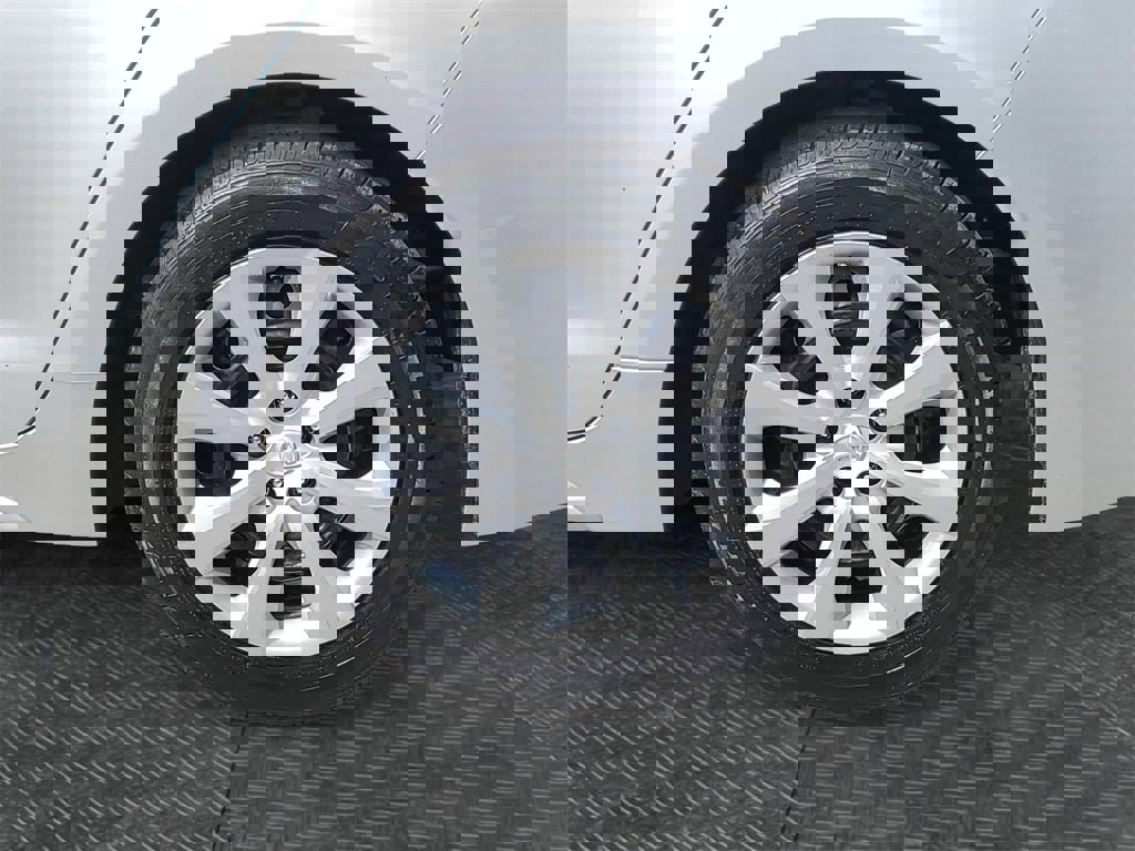 Used 2022 Toyota Corolla LE image 6