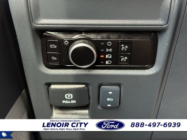 Used 2025 Ford F150 Lightning Platinum AWD/4WD image 19