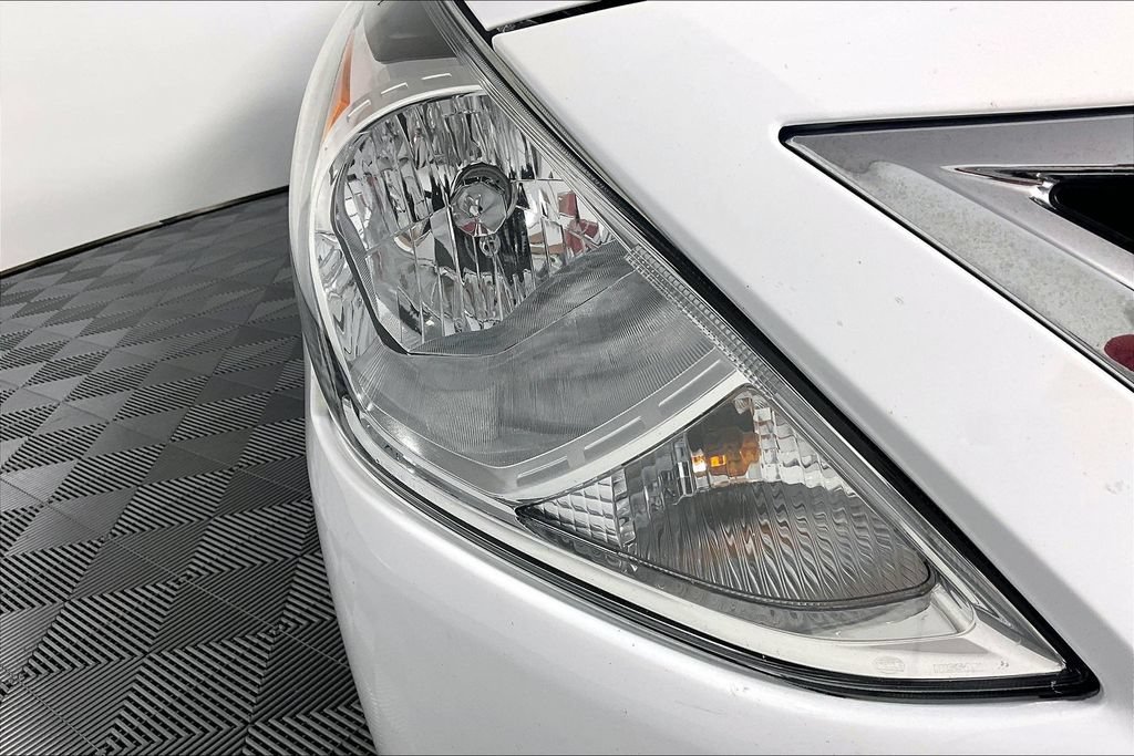 Used 2019 Nissan Versa SV FWD image 27