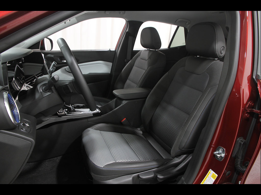 Certified 2024 Chevrolet Trax LT w/ Driver Confidence Package FWD image 5