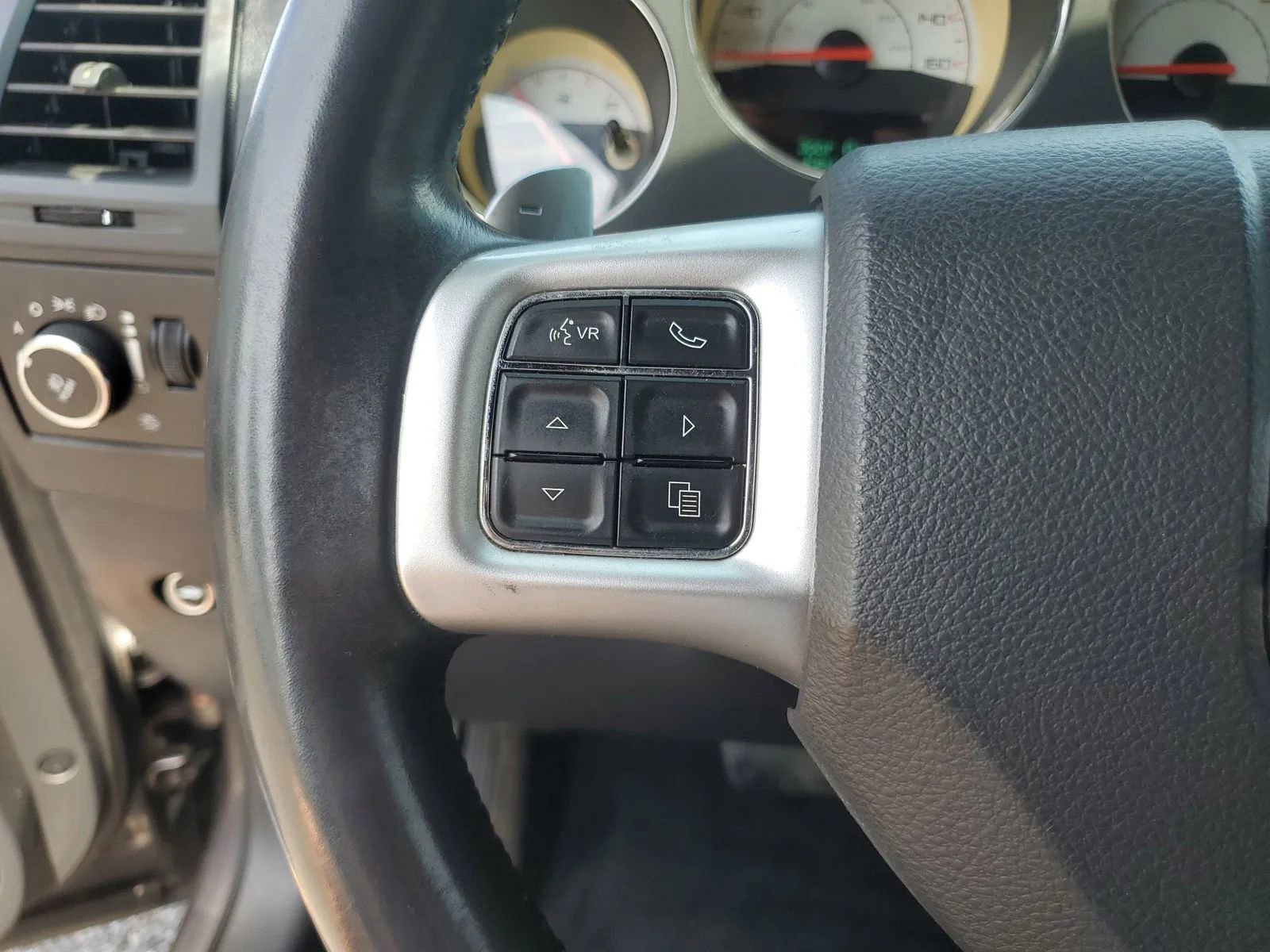 Used 2014 Dodge Challenger R/T image 19