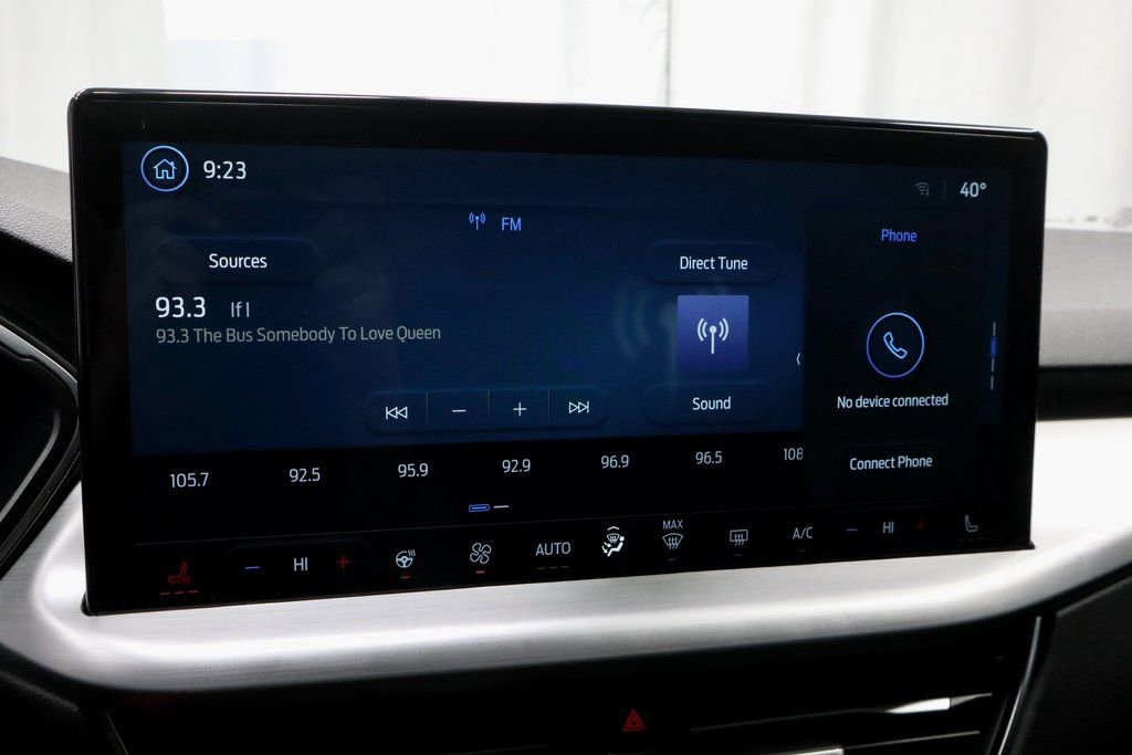 Used 2025 Ford Escape Platinum image 3