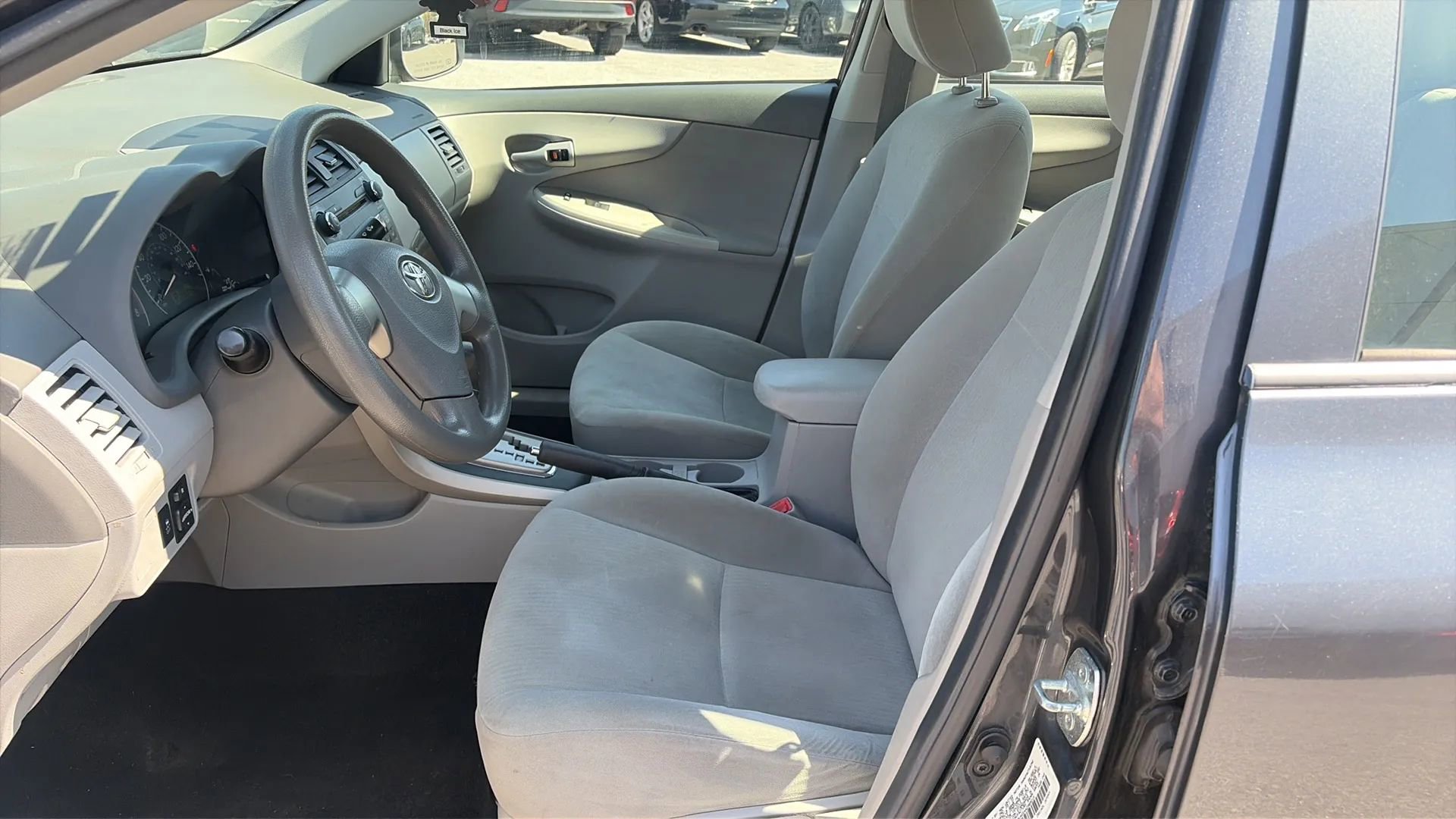 Used 2010 Toyota Corolla LE image 25