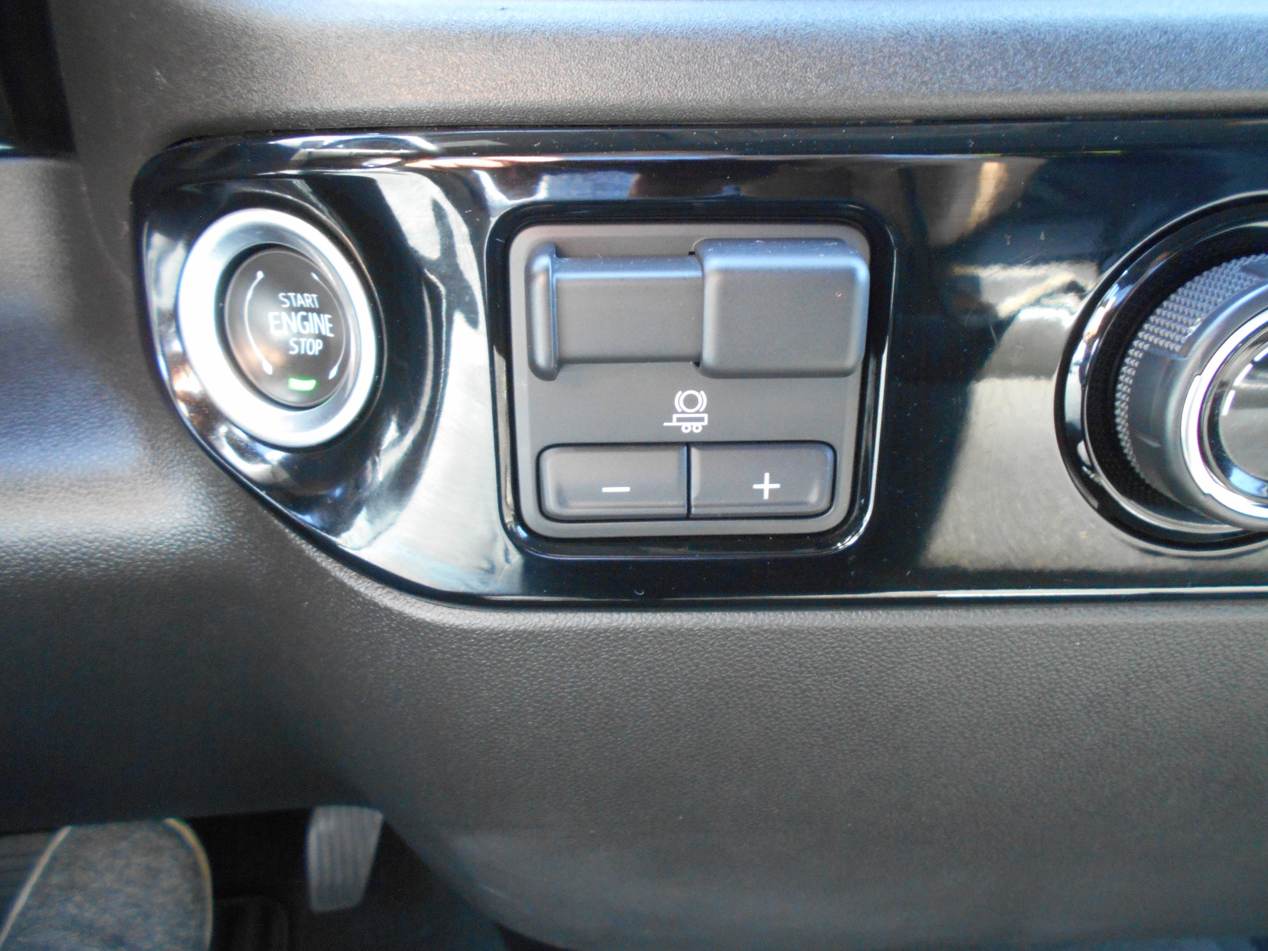 Used 2024 Chevrolet Silverado 2500 LT AWD/4WD image 17