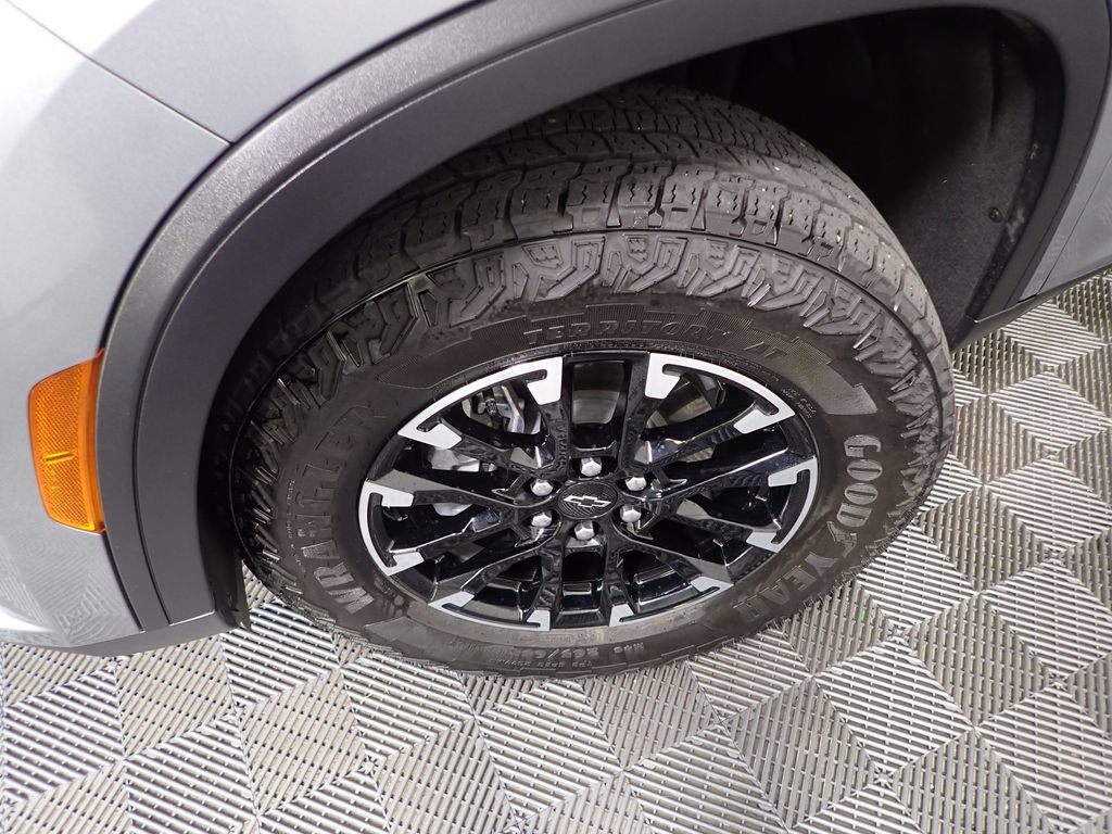 Used 2025 Chevrolet Traverse Z71 AWD/4WD image 37