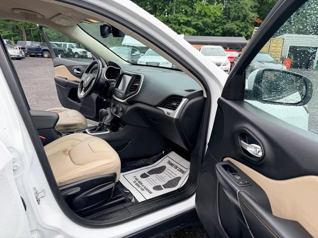 Used 2016 Jeep Cherokee Limited w/ Luxury Group AWD/4WD image 25