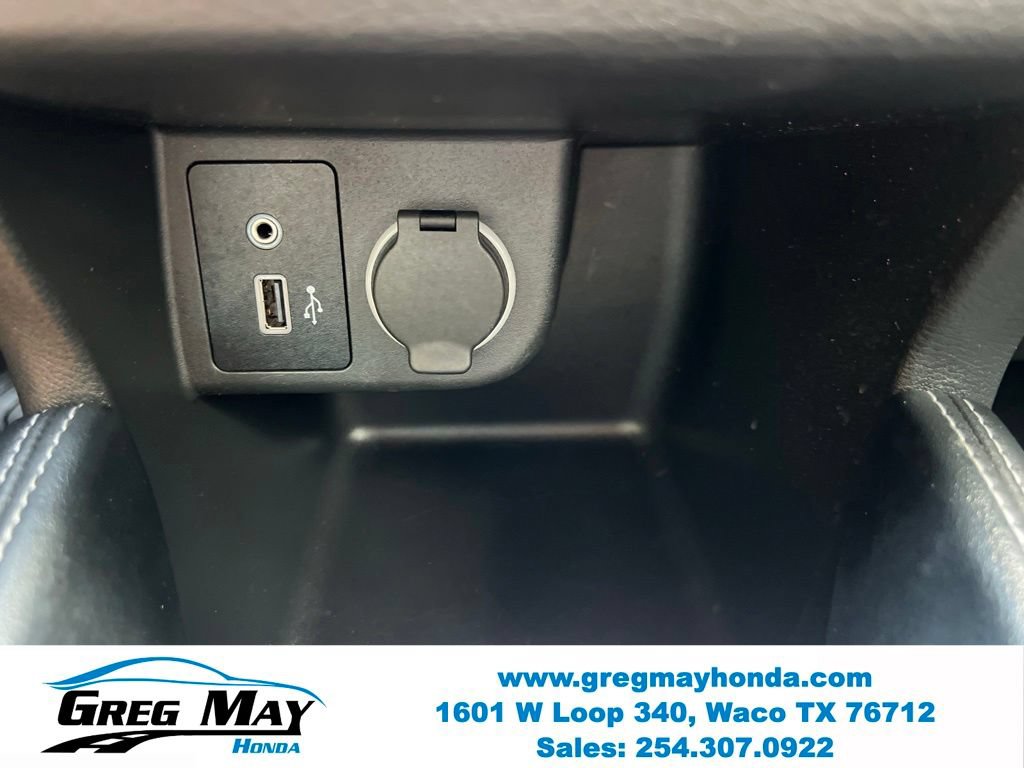 Used 2019 Nissan Kicks SR w/ SR Premium Package FWD image 28