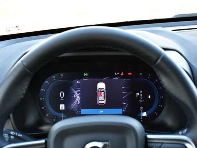 Certified 2025 Volvo XC40 B5 Plus AWD/4WD image 22